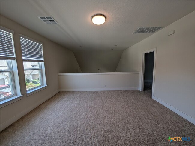 Building Photo - 1052 Easy Gruene