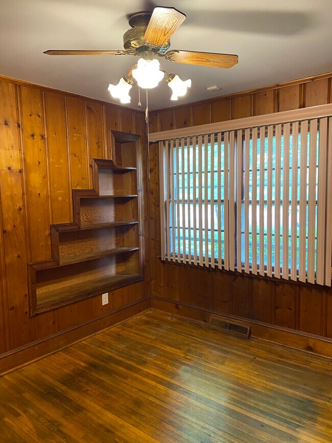 Bedroom - 1700 Heil Pl