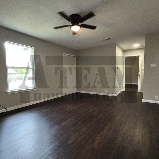 Building Photo - Beautiful 2 Bedroom 1 Bathroom for rent in Kaufman!