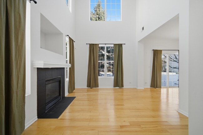 Building Photo - 1929 Golden Gate Ln