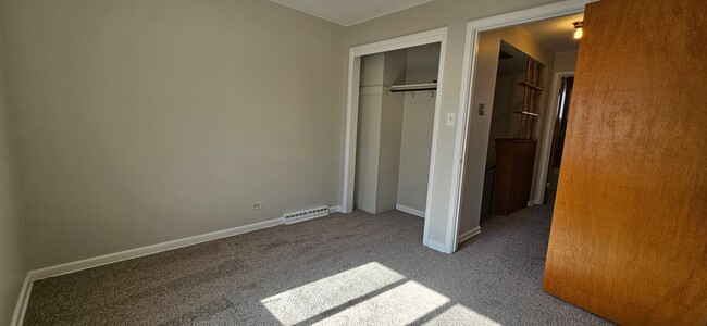 Building Photo - Beautiful Virginia Vale 4 Bedroom Split Level - New Paint, Carpet, Blinds - AVAILABLE NOW!