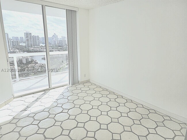 Building Photo - 20185 E Country Club Dr