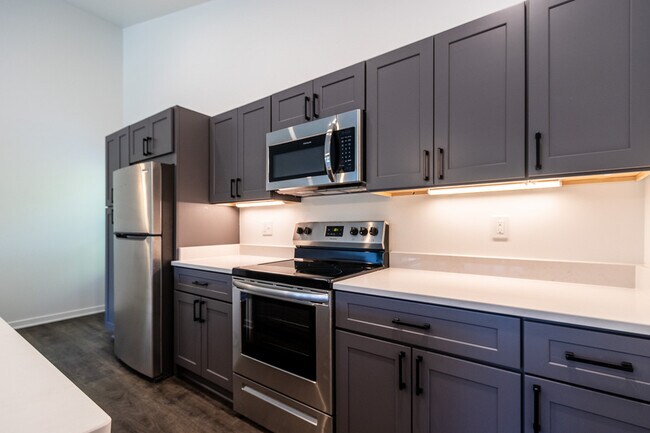 Building Photo - 1920 Edwards St