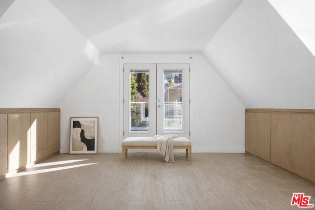 Building Photo - 2633 N Commonwealth Ave