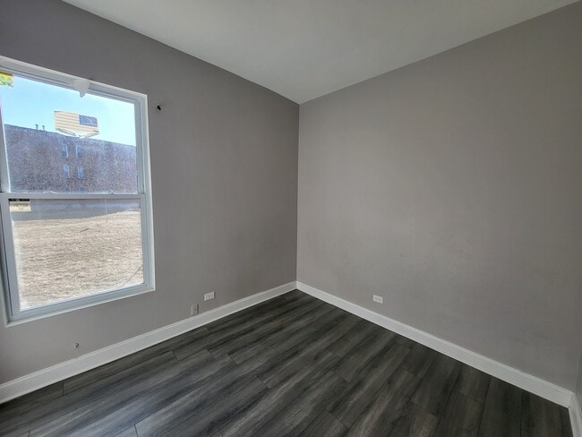 Building Photo - 6522 S Ellis Ave