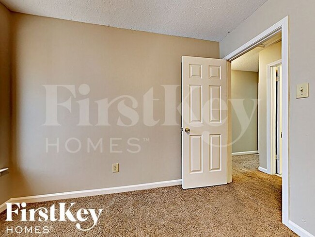 Building Photo - 6773 Rockbrook Dr