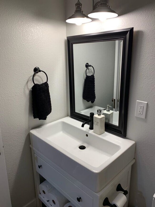 Building Photo - 1844 S 250th Pl