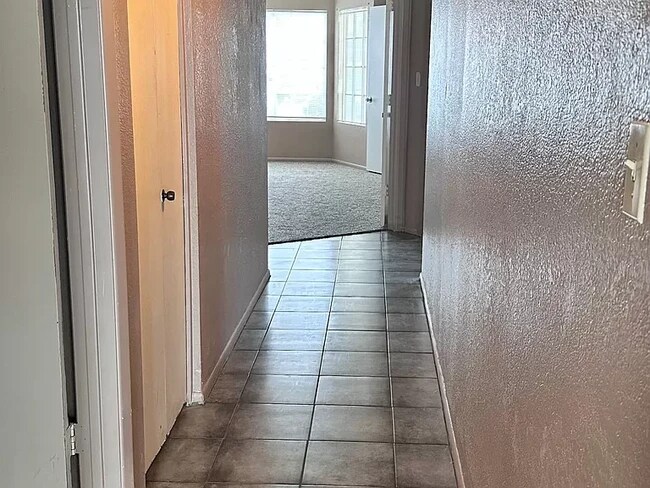 Building Photo - 2910 W Marconi Ave