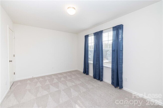 Building Photo - 824 Yorkshire Dr