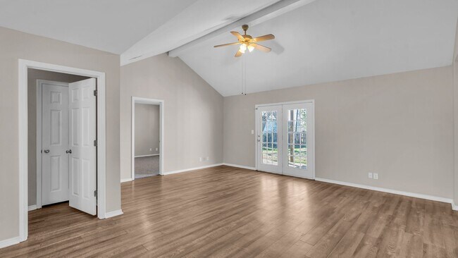 Building Photo - 3 Bed, 2 Bath in Tulsa - Available mid Oct...