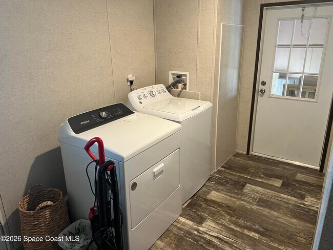 Building Photo - 194 Holiday Park Blvd NE