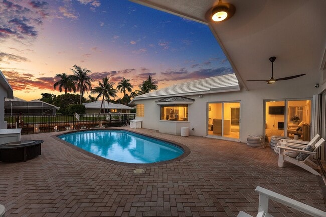 Building Photo - 1332 Tamarind Way