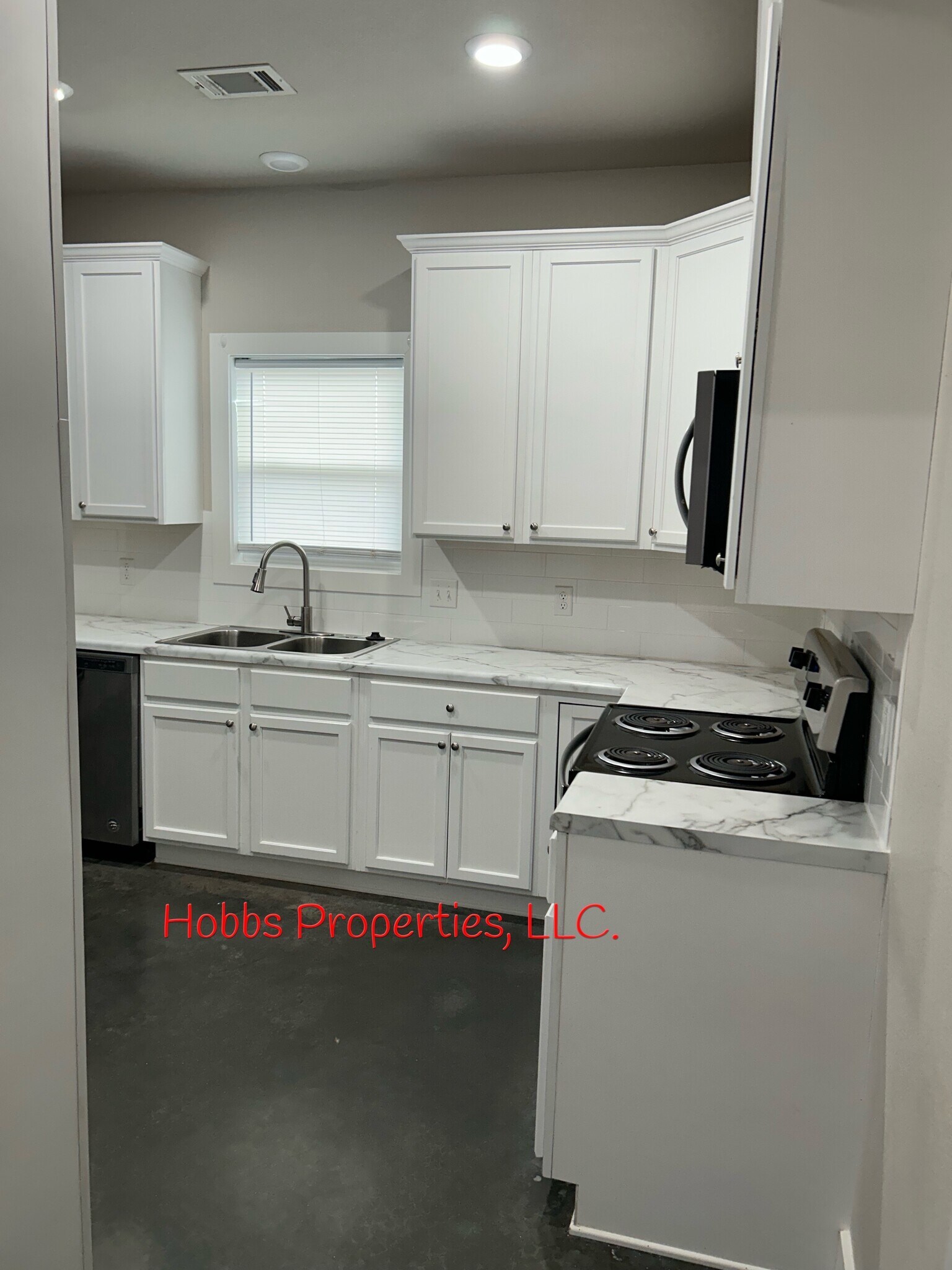 Building Photo - 14 Hidden Oak Dr