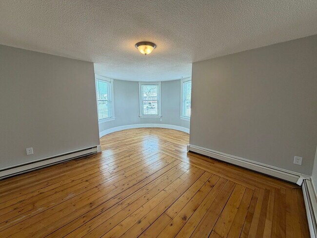 Building Photo - 682 Beech St