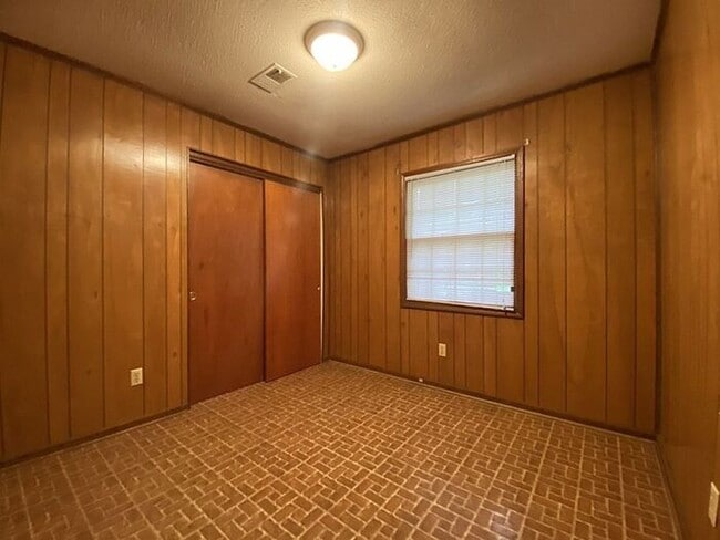 Building Photo - Clean 2 bedroom, 1 Bath Cayce Home