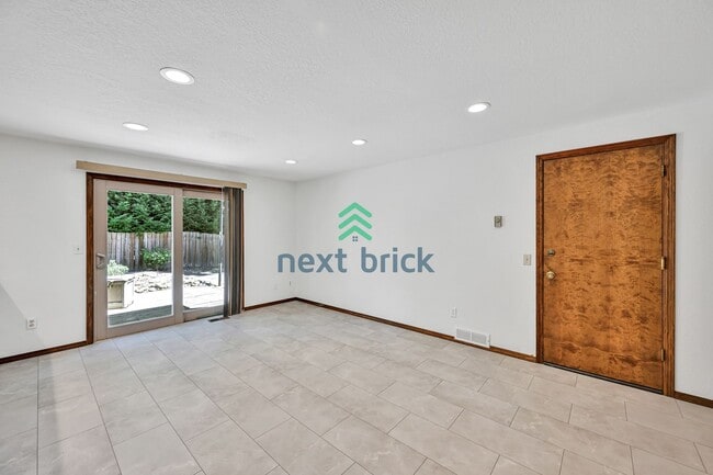 Building Photo - 4 BED & 2.5 BATH SINGLE FAMILY HOUSE FOR RENT