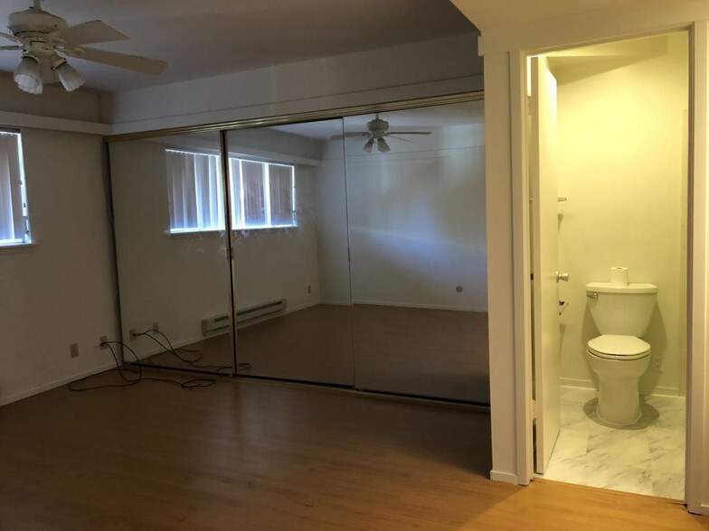 master bedroom - 500 W Middlefield Rd