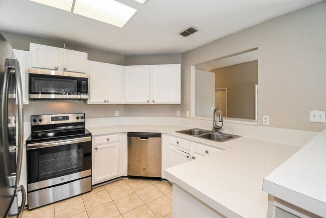 Building Photo - 2936 Waters View Cir