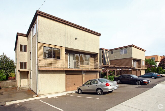 Primary Photo - 10733-10737 Greenwood Ave N