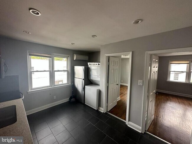 Building Photo - 39 S Easton Rd