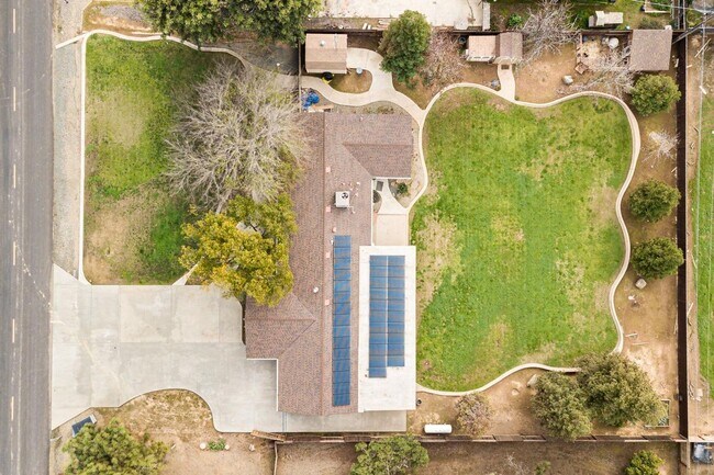 Building Photo - Madera Ranchos Home, 3BR/2BA, Built 1986 -...