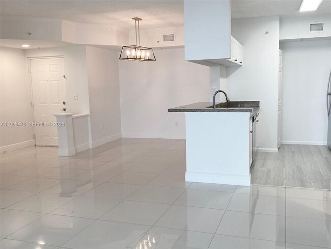 Building Photo - 17100 N Bay Rd