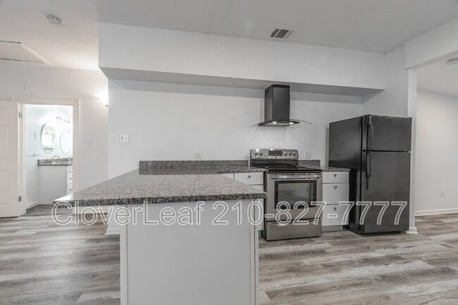 Building Photo - 112 W Hermine Blvd