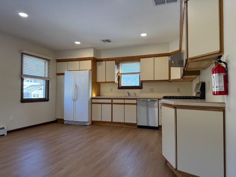 Building Photo - 520 3rd Ave