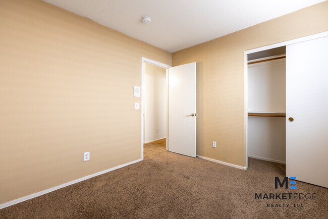 Building Photo - 3Bed/2Bath House at Litchfield Rd/Camelbac...