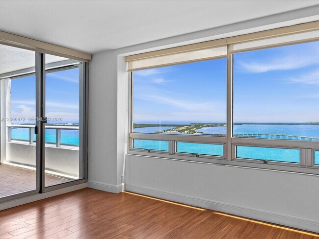 Building Photo - 1541 Brickell Ave