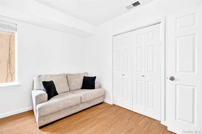 Building Photo - 1432 Outlook Ave