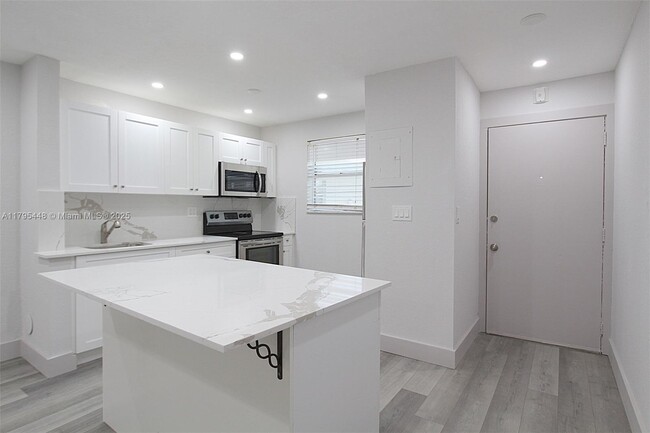 Primary Photo - 17255 SW 95th Ave