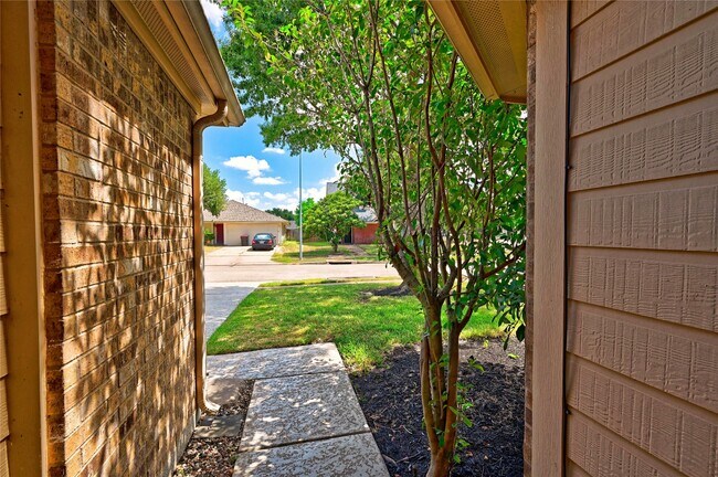Building Photo - 19803 Lindenwick Ct