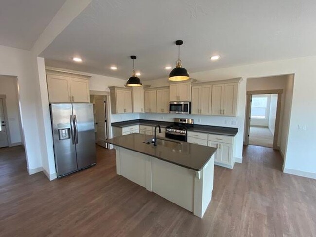 Building Photo - Brand New 3 bedroom- 2 bath Single Family ...