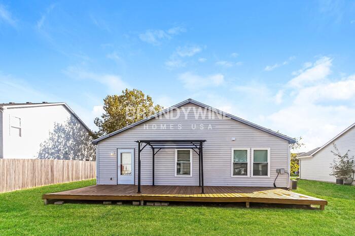 Building Photo - 944 Streamside Dr