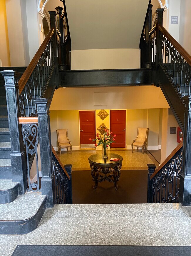 Building Photo - 803 E 6th St