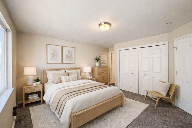 Building Photo - 5 bed 3 bath home in quiet neighborhood!