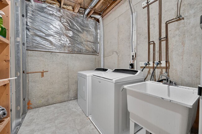 Building Photo - 5619 Ridge View Dr