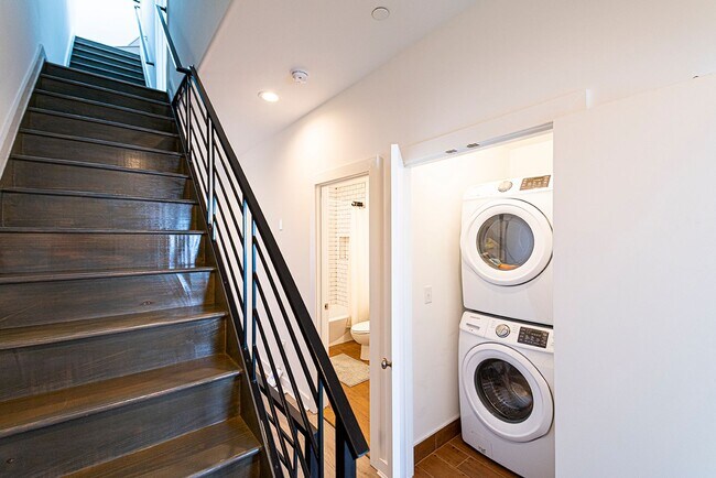Building Photo - Four Bed Point Breeze Home
