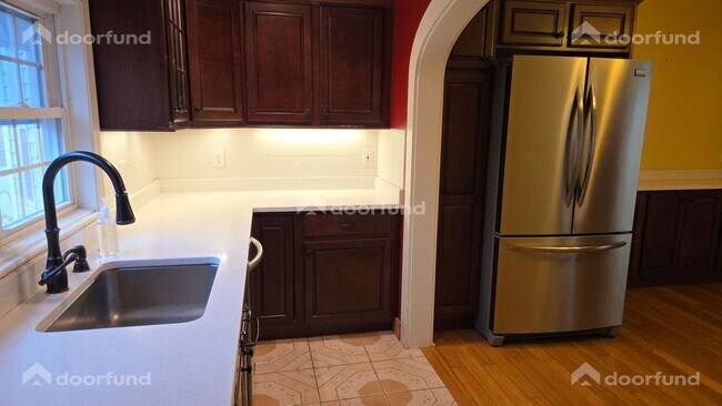 Building Photo - 202 Hildreth St