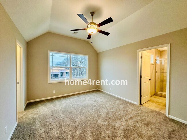 Building Photo - Nearly New Luxury Home in Blue Valley Schools!