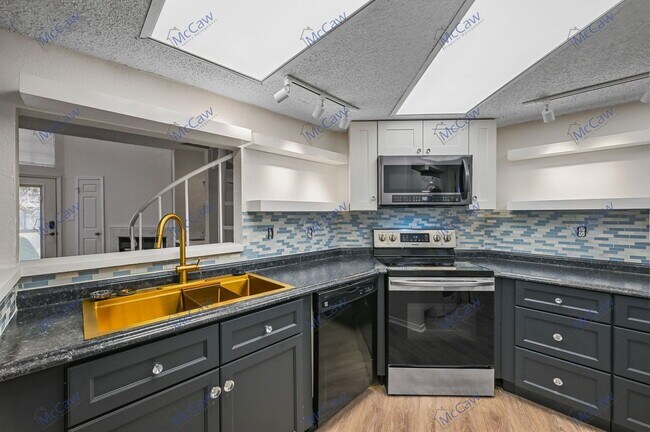 Building Photo - 5590 Spring Valley Rd