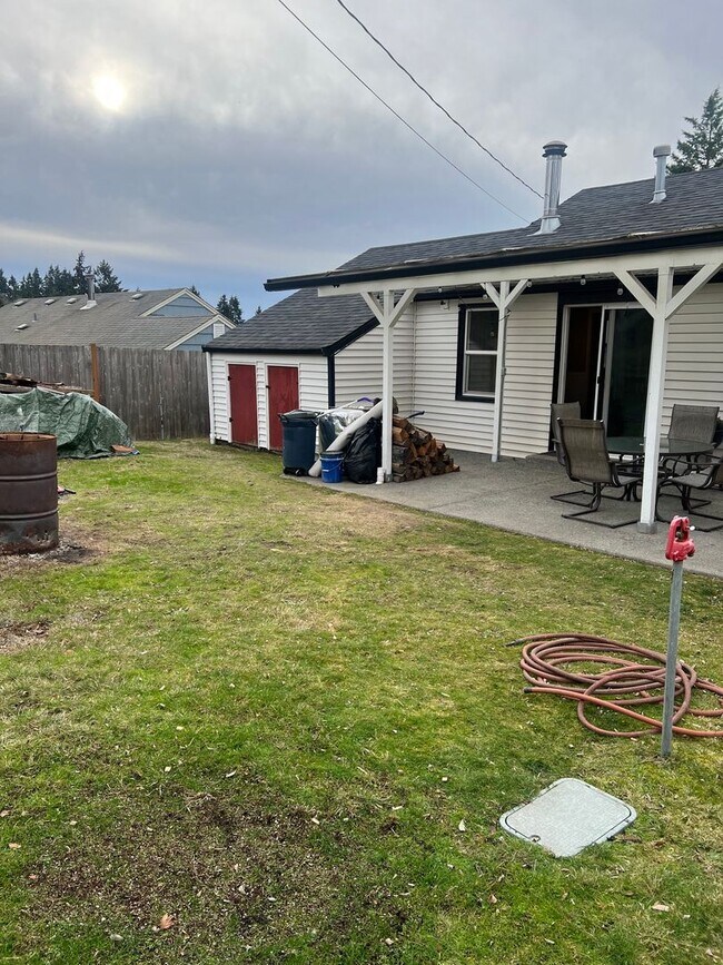 Building Photo - Renton 2 bedroom 1 bath home available now!
