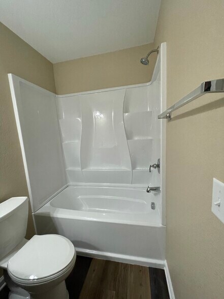 Building Photo - 410 Parkhill Cove