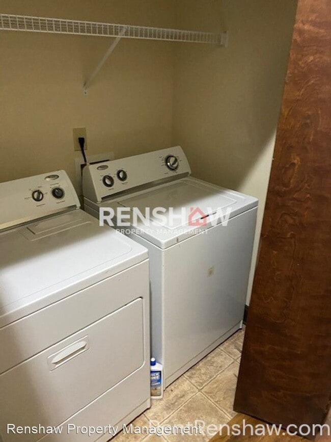 Building Photo - 2 br, 2.5 bath House - 449 Monroe Ave. #107