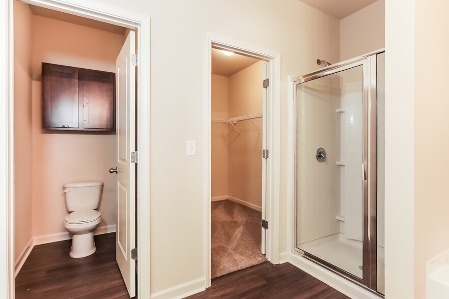 Building Photo - 325 Clover Cir