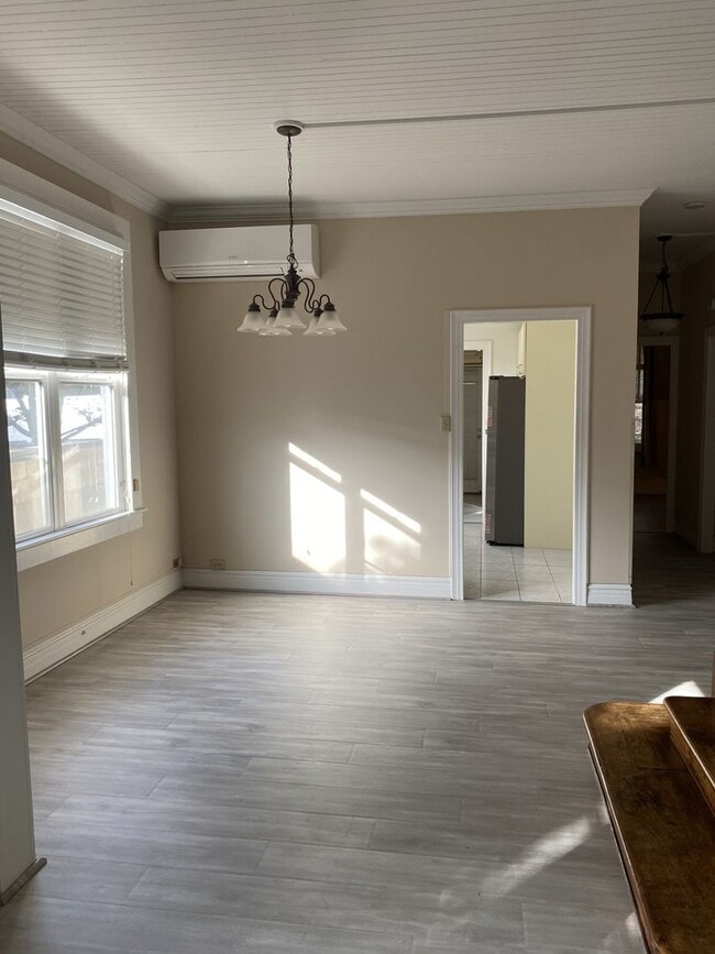 Building Photo - w2152k