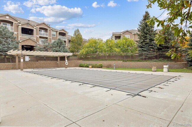 Building Photo - Blackhawk - Englewood