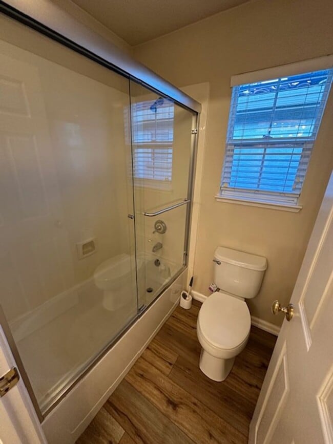 Building Photo - Spacious 4-Bedroom, 2.5-Bathroom Home, Fre...