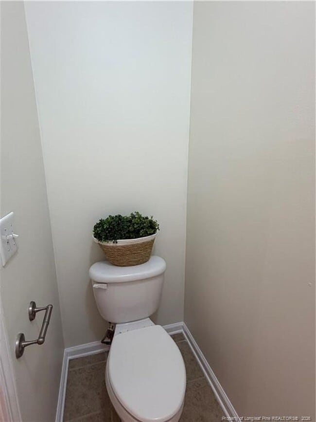 Building Photo - Spacious 2 bedroom available now!